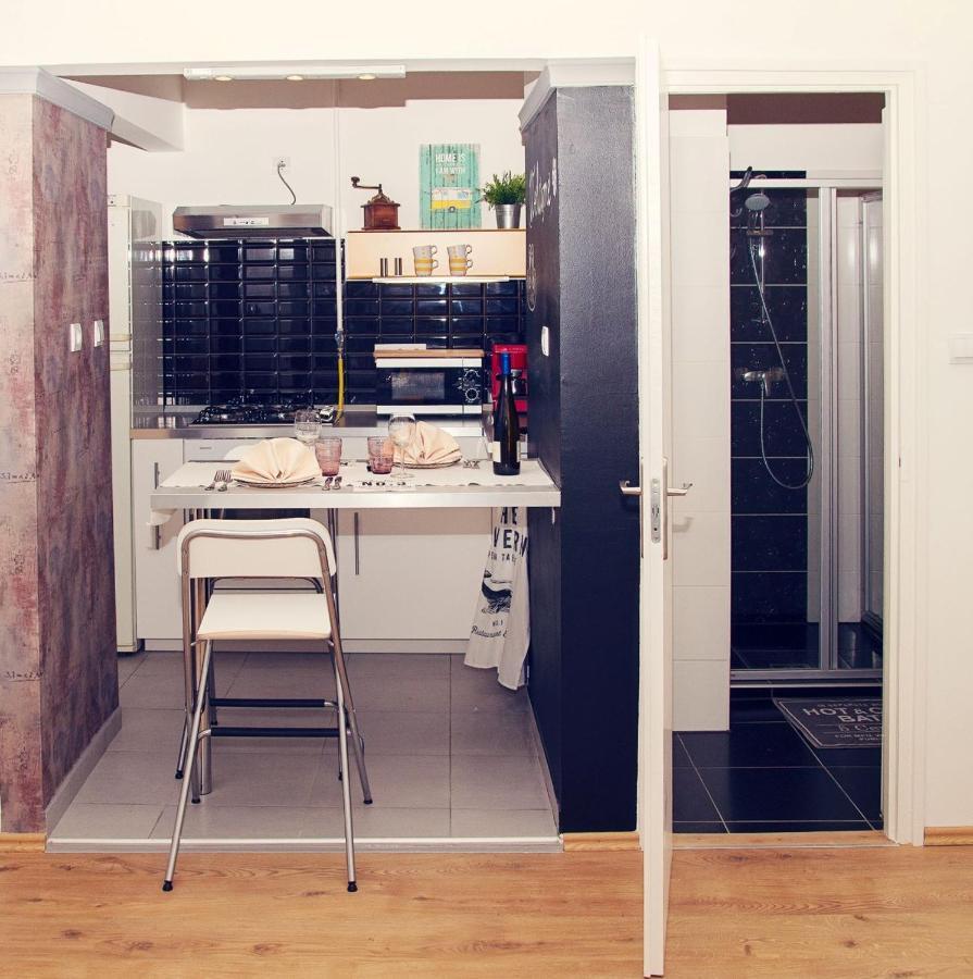 Trendy & Cozy Apartment At Heroes' Square Budapest Bagian luar foto